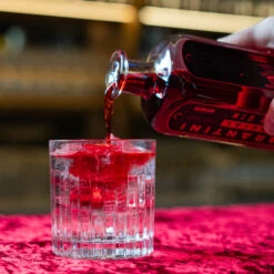 Quarantini Red Edition Gin 42% 0,5l -Alkohol Rabatte kopie von 1 1 quarantini redgin